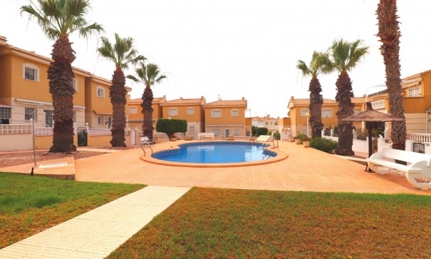 Sale - Town house -
Benijofar - Monte Azul