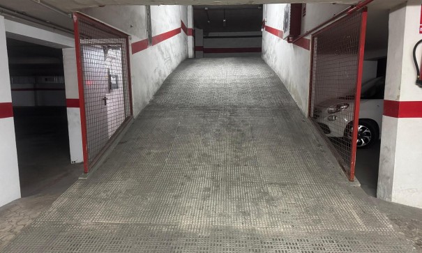 Sale - Garage -
Torrevieja - Playa Acequion