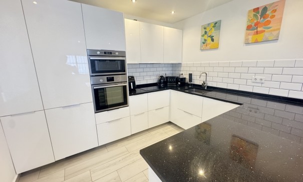 Återförsäljning - Fristående villa -
San Miguel de Salinas - Blue Lagoon