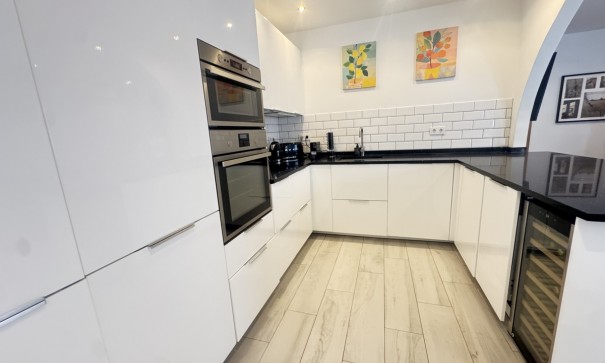 Återförsäljning - Fristående villa -
San Miguel de Salinas - Blue Lagoon