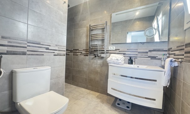 Återförsäljning - Fristående villa -
San Miguel de Salinas - Blue Lagoon