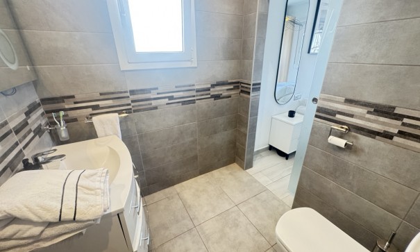 Återförsäljning - Fristående villa -
San Miguel de Salinas - Blue Lagoon