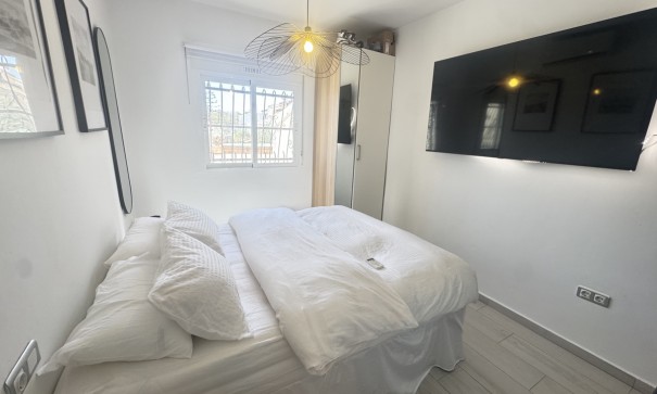 Återförsäljning - Fristående villa -
San Miguel de Salinas - Blue Lagoon