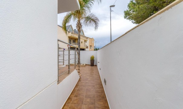 Återförsäljning - Fristående villa -
Rojales