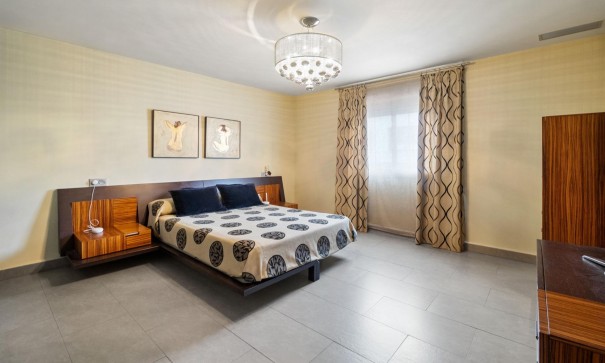 Återförsäljning - Fristående villa -
Rojales