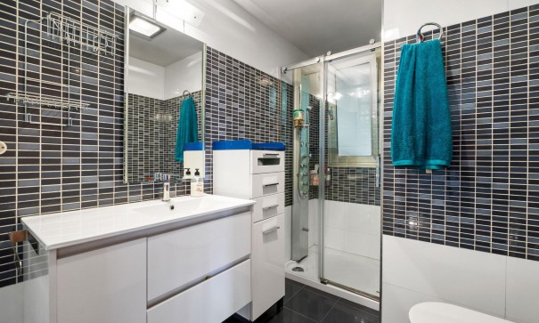 Återförsäljning - Fristående villa -
Rojales