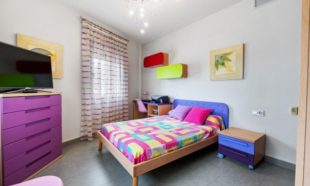 Återförsäljning - Fristående villa -
Rojales