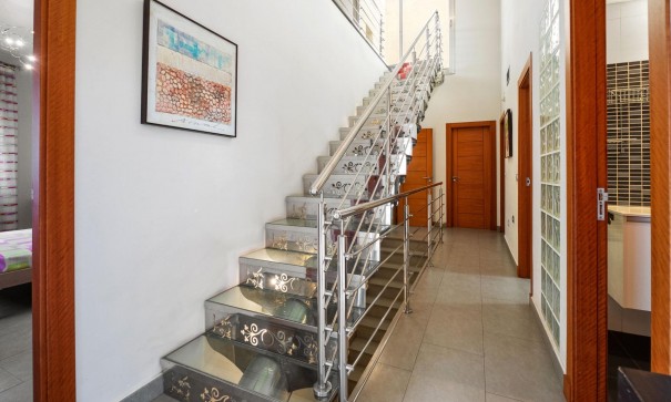 Återförsäljning - Fristående villa -
Rojales