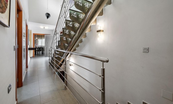 Återförsäljning - Fristående villa -
Rojales