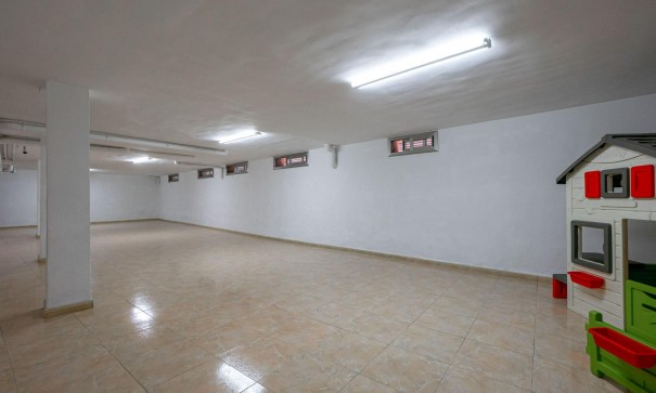 Återförsäljning - Fristående villa -
Rojales