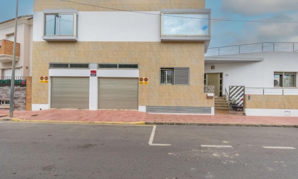 Återförsäljning - Fristående villa -
Rojales