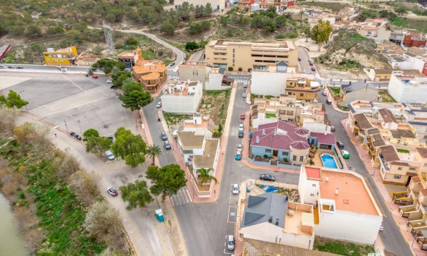 Återförsäljning - Fristående villa -
Rojales