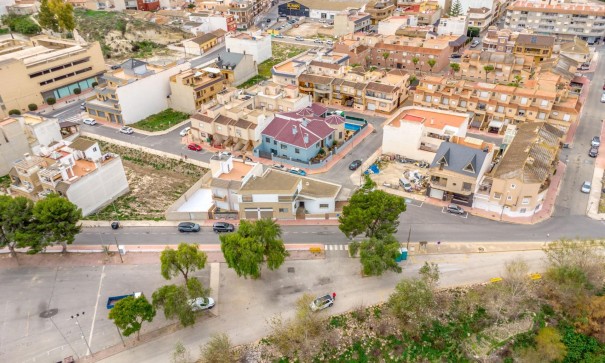 Återförsäljning - Fristående villa -
Rojales