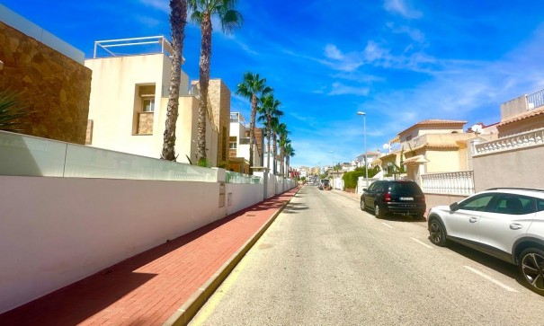 Sprzedaż - Willa wolnostojąca -
Torrevieja - Miramar - Torre del Moro