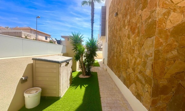 Sprzedaż - Willa wolnostojąca -
Torrevieja - Miramar - Torre del Moro