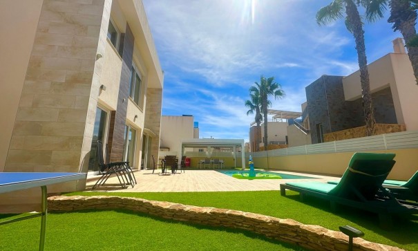 Sprzedaż - Willa wolnostojąca -
Torrevieja - Miramar - Torre del Moro