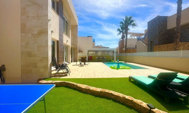 Sprzedaż - Willa wolnostojąca -
Torrevieja - Miramar - Torre del Moro