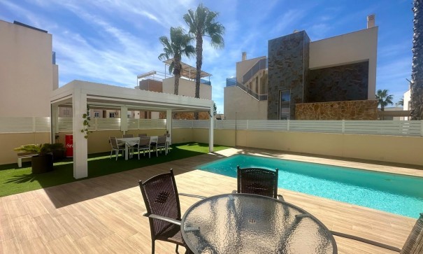 Sprzedaż - Willa wolnostojąca -
Torrevieja - Miramar - Torre del Moro