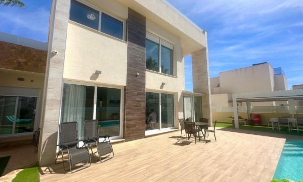 Sprzedaż - Willa wolnostojąca -
Torrevieja - Miramar - Torre del Moro