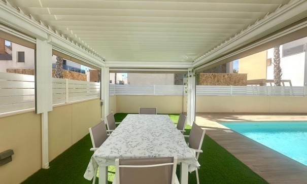 Sprzedaż - Willa wolnostojąca -
Torrevieja - Miramar - Torre del Moro