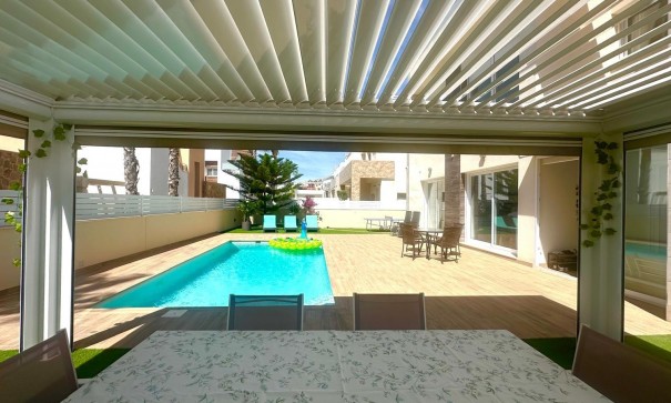 Sprzedaż - Willa wolnostojąca -
Torrevieja - Miramar - Torre del Moro