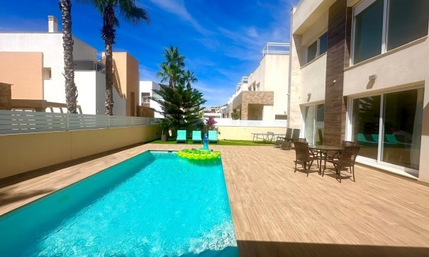 Sprzedaż - Willa wolnostojąca -
Torrevieja - Miramar - Torre del Moro