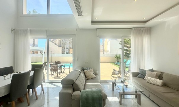 Sprzedaż - Willa wolnostojąca -
Torrevieja - Miramar - Torre del Moro