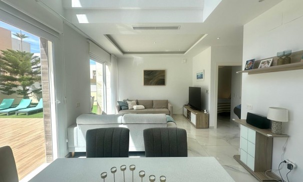 Sprzedaż - Willa wolnostojąca -
Torrevieja - Miramar - Torre del Moro