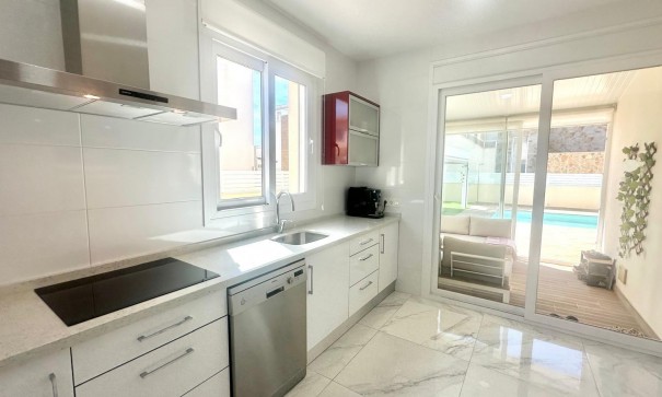 Sprzedaż - Willa wolnostojąca -
Torrevieja - Miramar - Torre del Moro