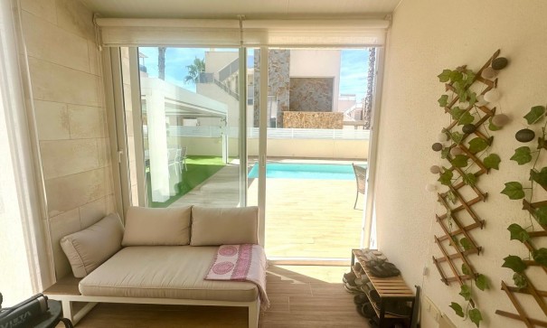 Sprzedaż - Willa wolnostojąca -
Torrevieja - Miramar - Torre del Moro