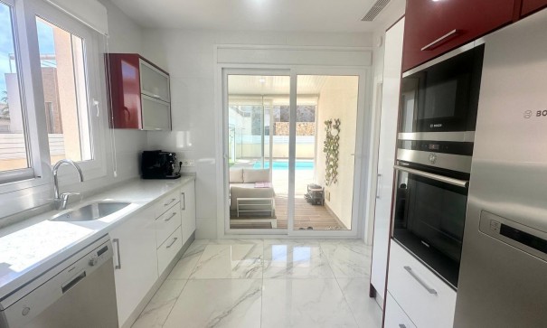 Sprzedaż - Willa wolnostojąca -
Torrevieja - Miramar - Torre del Moro