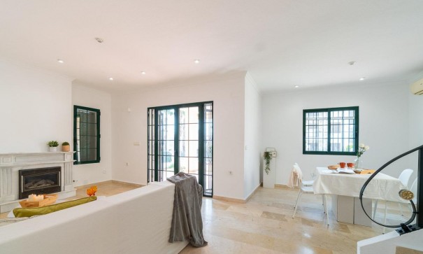 Återförsäljning - Fristående villa -
Orihuela Costa - Villamartín-Las Filipinas