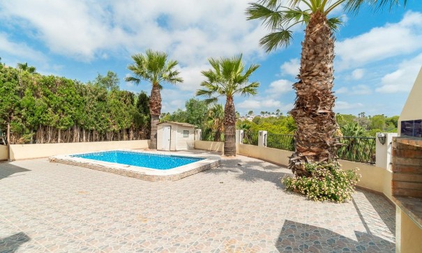 Återförsäljning - Fristående villa -
Orihuela Costa - Villamartín-Las Filipinas