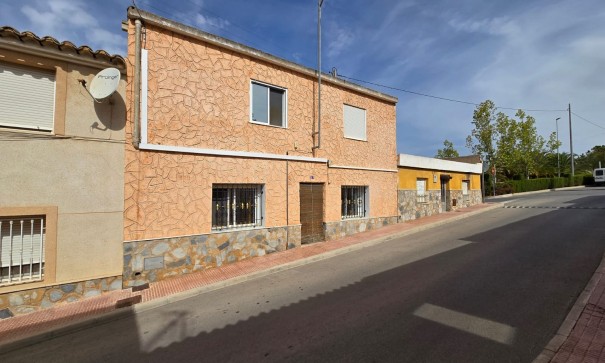 Videresalg - Byhus -
SAX