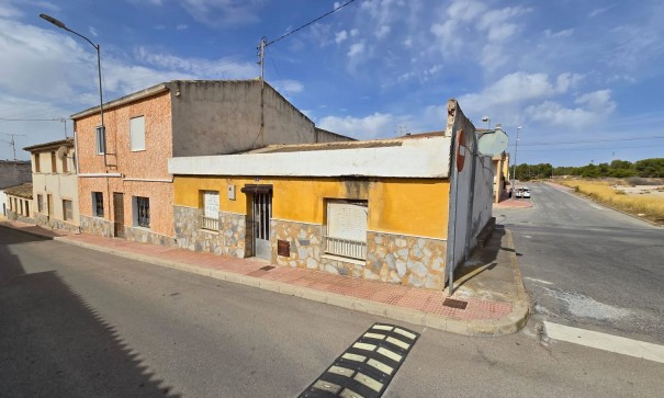 Videresalg - Byhus -
SAX