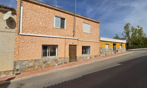 Videresalg - Byhus -
SAX