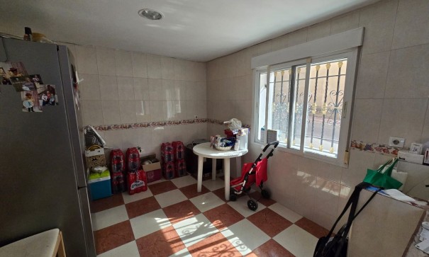 Videresalg - Byhus -
SAX