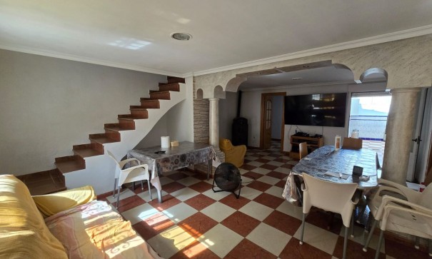 Videresalg - Byhus -
SAX