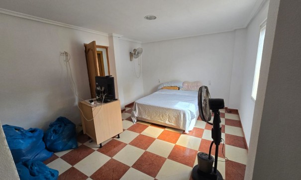 Videresalg - Byhus -
SAX