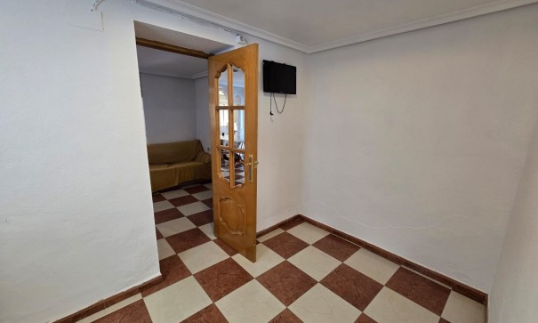 Videresalg - Byhus -
SAX