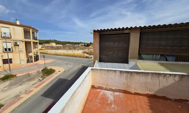 Videresalg - Byhus -
SAX