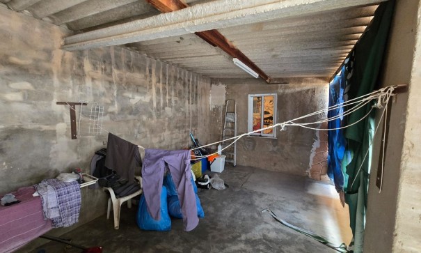 Videresalg - Byhus -
SAX