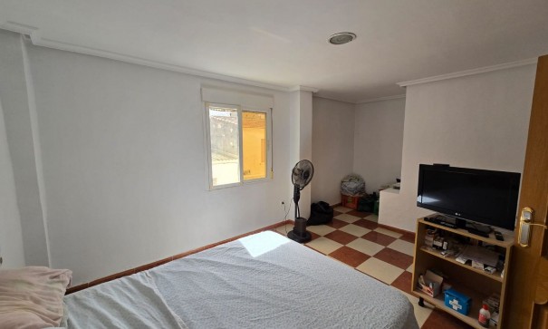 Videresalg - Byhus -
SAX