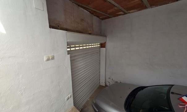 Videresalg - Byhus -
SAX