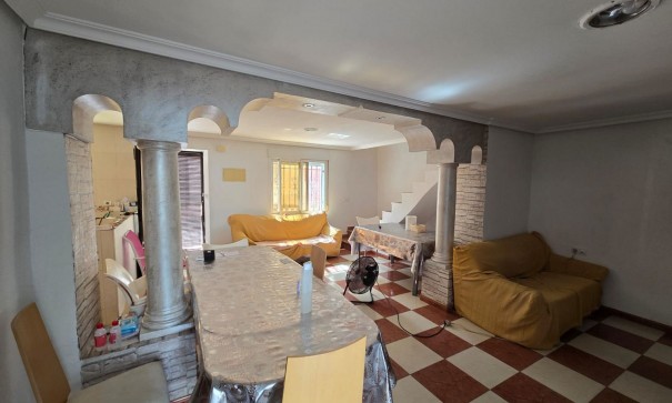 Videresalg - Byhus -
SAX