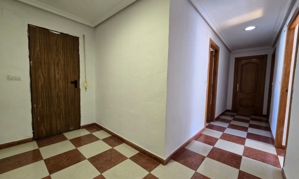 Videresalg - Byhus -
SAX