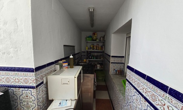 Videresalg - Byhus -
SAX