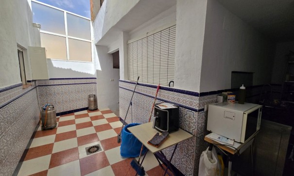 Videresalg - Byhus -
SAX