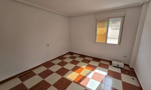 Videresalg - Byhus -
SAX