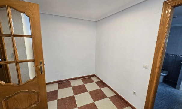 Videresalg - Byhus -
SAX